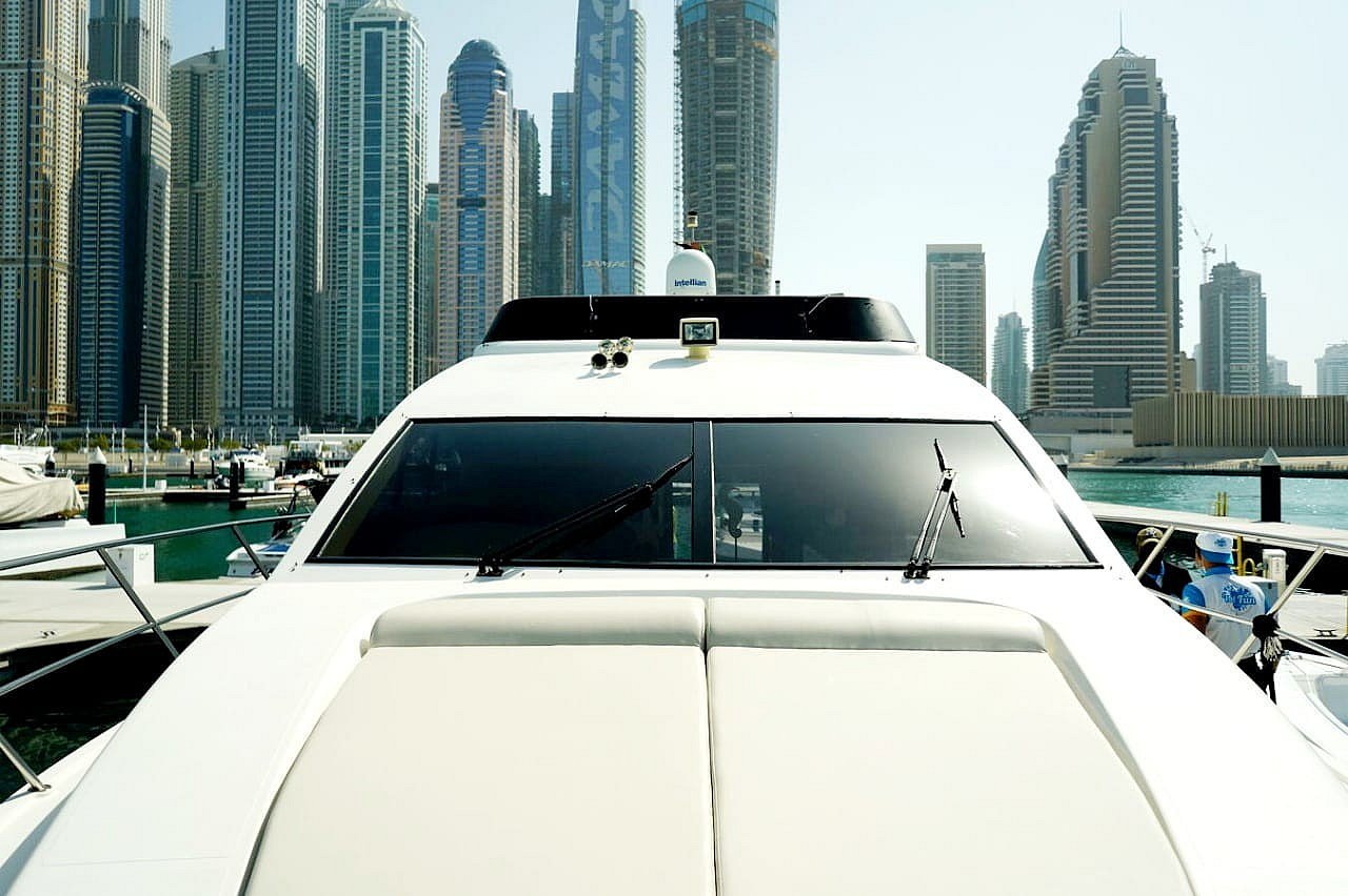 Gulf Craft 48 pie en Dubai Harbour para alquiler en Dubai 1