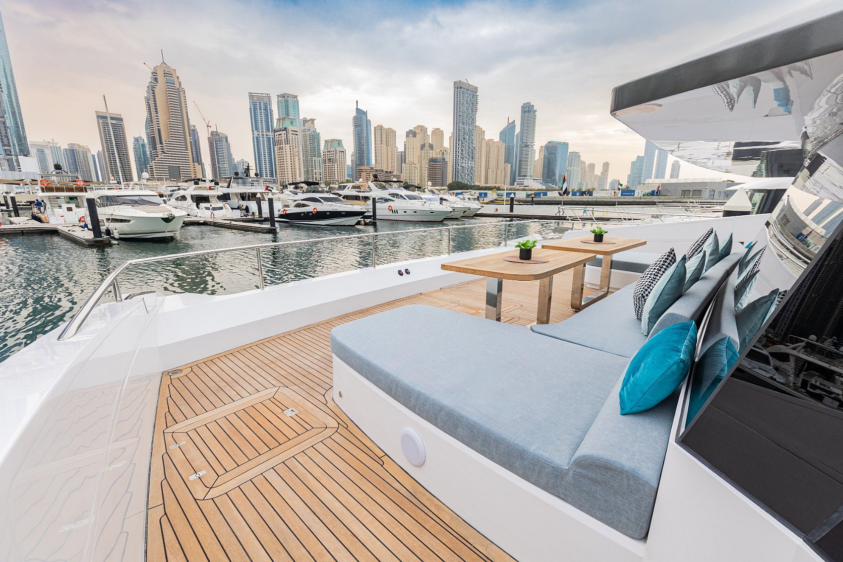 Infinity 60 футов (2023) в Dubai Harbour для аренды в Дубай 19