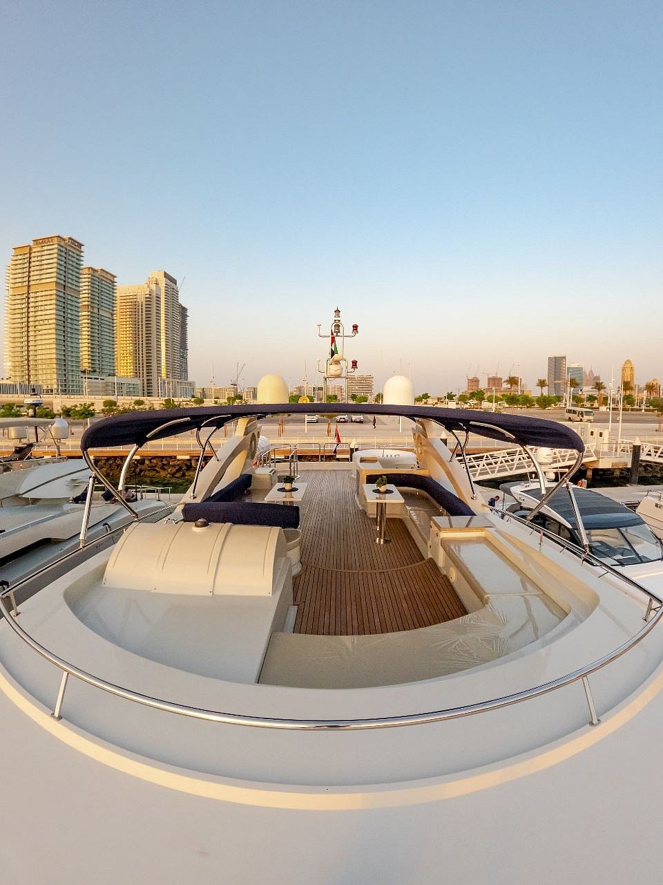 Kona 110 pied (2022) à Dubai Harbour à louer à Dubai 3