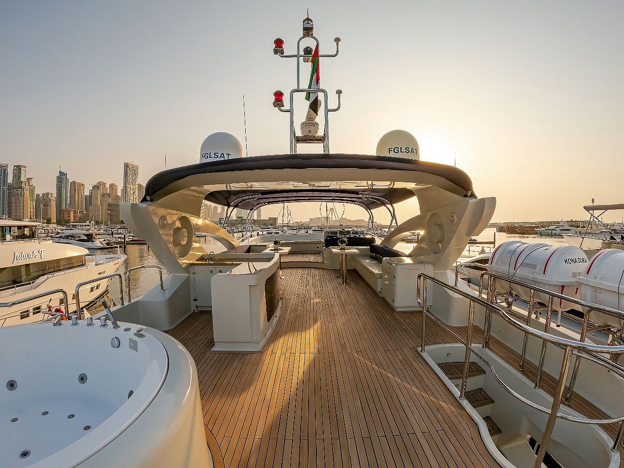 在迪拜 租 Kona 110 英尺 (2022) 在Dubai Harbour 4