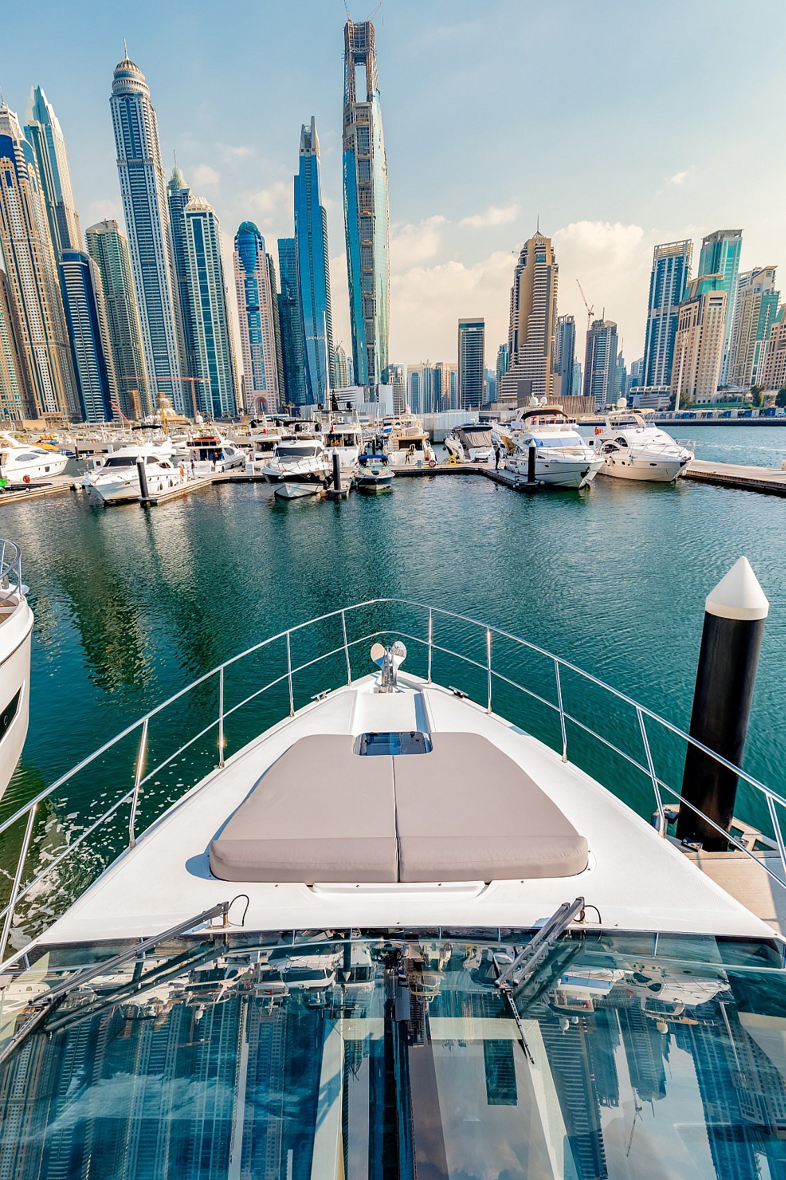 Luna 52 pie (2023) en Dubai Harbour para alquiler en Dubai 1