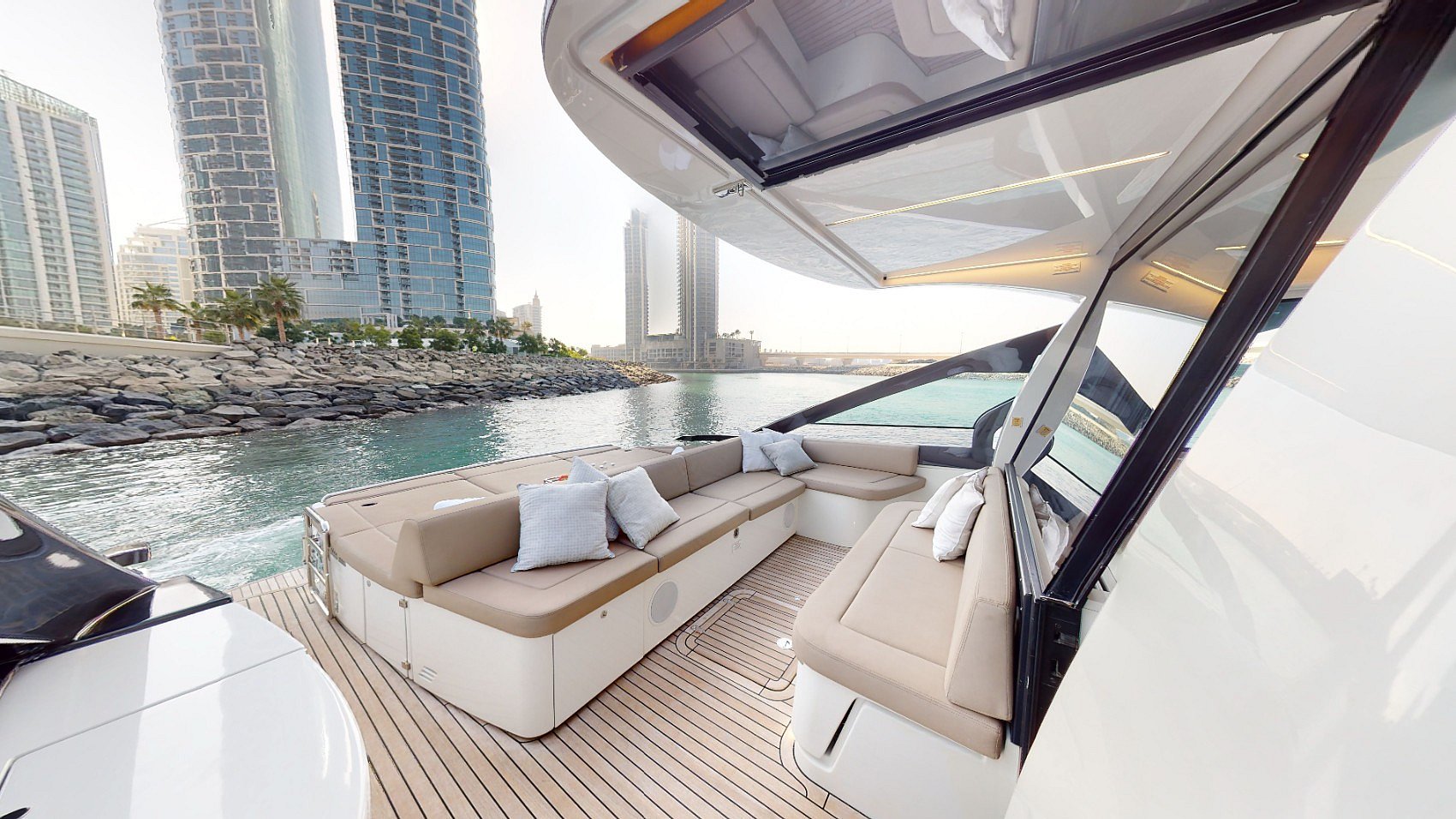 Pershing 5X Pearl White 52 футов (2018) в Dubai Harbour для аренды в Дубай 15
