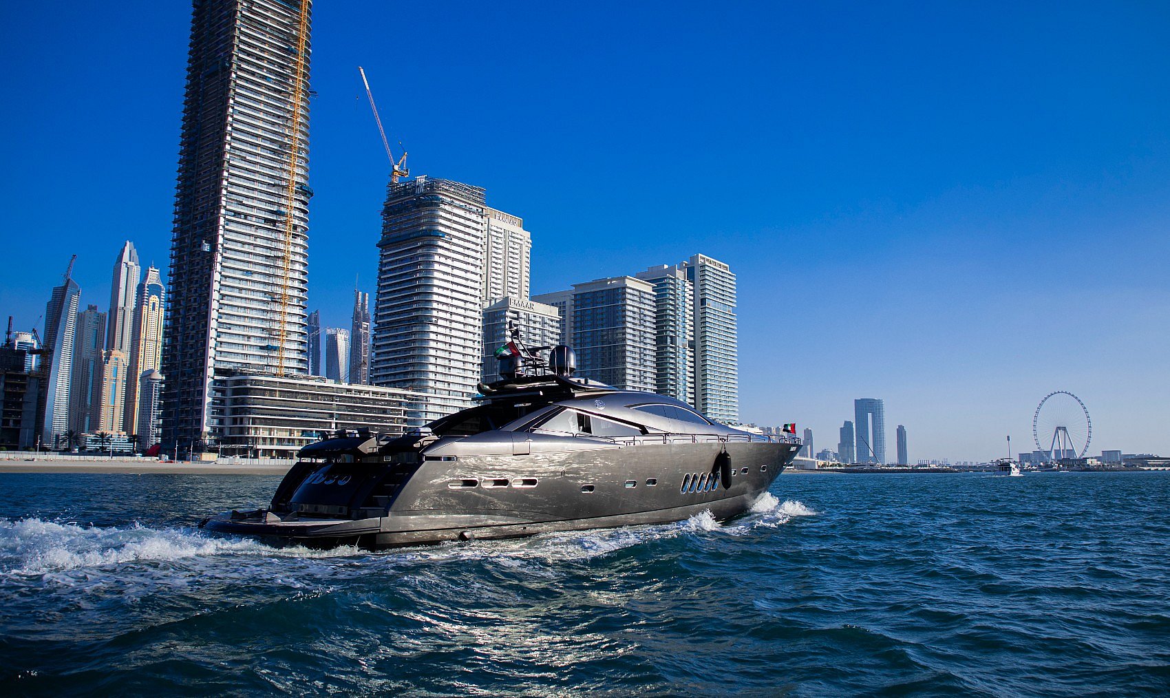 Sunseeker Predator UD30 95 футов в Dubai Marina для аренды в Дубай 3