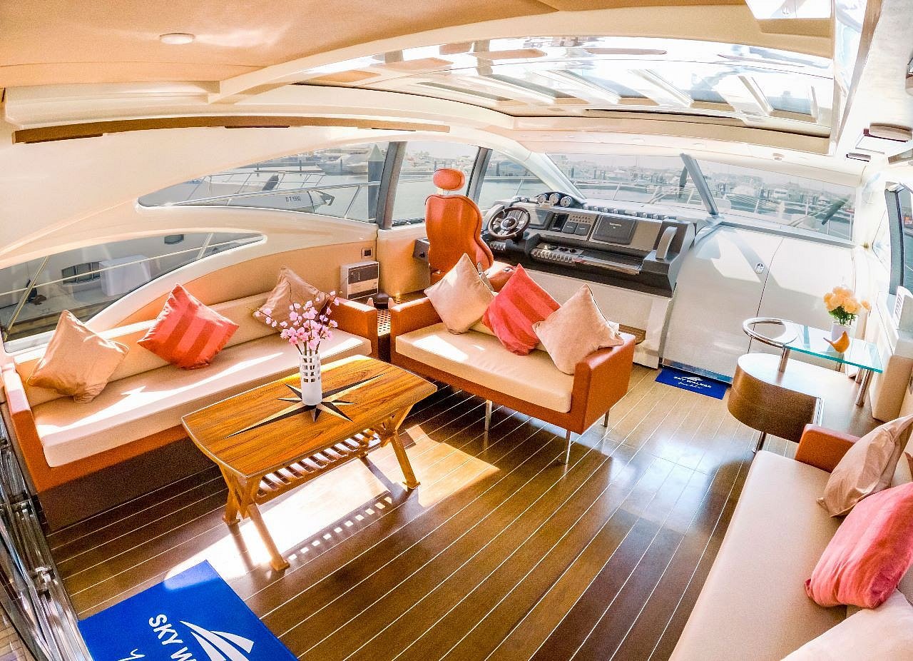 Sura 68 ft in Dubai Harbour for rent in Dubai 4