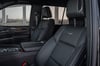 أسود Cadillac Escalade, 2021 للإيجار في دبي 