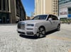 اللون الرمادي Rolls Royce Cullinan, 2021 للإيجار في دبي 