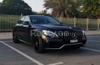 在迪拜 租 Mercedes C63 AMG specs (黑色), 2018