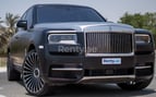 Rolls Royce Cullinan Black Badge (Negro), 2021 para alquiler en Dubai