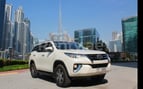 Toyota Fortuner (Perla blanca), 2020 para alquiler en Dubai