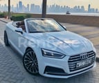 Audi A5 Cabriolet (Blanco), 2018 para alquiler en Dubai