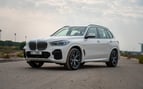 BMW X5 (Blanco), 2023 para alquiler en Sharjah