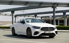 Mercedes E200 Cabrio (Blanco), 2022 para alquiler en Ras Al Khaimah