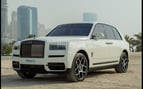 إيجار Rolls Royce Cullinan Black Badge (أبيض), 2021 في دبي