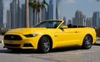 Ford Mustang GT convert. (Jaune), 2017 à louer à Dubai