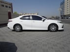 Toyota Camry (Blanco), 2019 para alquiler en Dubai 2