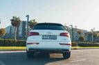 Audi Q5 (Weiß), 2018  zur Miete in Dubai 3