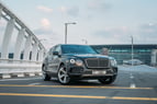 Bentley Bentayga (Negro), 2019 para alquiler en Dubai 2