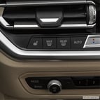 BMW 3 Series (Negro), 2019 para alquiler en Dubai 3