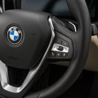 BMW 3 Series (Schwarz), 2019  zur Miete in Dubai 4