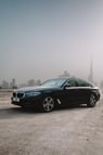 BMW 5 Series (Schwarz), 2021  zur Miete in Dubai 0