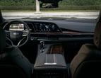 Cadillac Escalade (Negro), 2021 para alquiler en Dubai 1