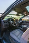Chevrolet Suburban (Черный), 2024 для аренды в Рас-эль-Хайме 3