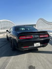 Dodge Challenger V6 (Noir), 2020 à louer à Dubai 2