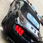 Ford Mustang Convertible (Schwarz), 2019  zur Miete in Dubai 1