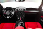 Ford Mustang GT Bodykit (Schwarz), 2018  zur Miete in Dubai 4