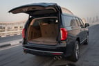 GMC Denali XL ,Top-of-the-line (Nero), 2021 in affitto a Sharjah 6