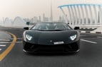Lamborghini Aventador Roadster (Schwarz), 2018  zur Miete in Dubai 2