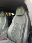 Lamborghini Urus (Schwarz), 2022  zur Miete in Dubai 4