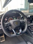 Lamborghini Urus (Schwarz), 2022  zur Miete in Dubai 6