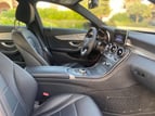 Mercedes C300 with C63 Black Edition Bodykit (Schwarz), 2018  zur Miete in Dubai 3