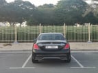 在迪拜 租 Mercedes C63 AMG specs (黑色), 2018 4