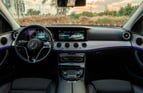 Mercedes E200 (Черный), 2022 для аренды в Абу-Даби 4