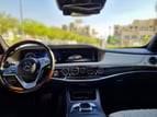 Mercedes S 560 (Negro), 2019 para alquiler en Dubai 2