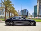 Mercedes S500 (Negro), 2021 para alquiler en Dubai 5