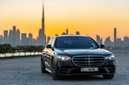 Mercedes S500 (Negro), 2022 para alquiler en Dubai 2