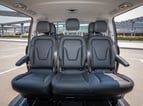Mercedes V250 (Черный), 2023 для аренды в Рас-эль-Хайме 5