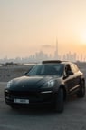 Porsche Macan Platinum (Schwarz), 2022  zur Miete in Dubai 0