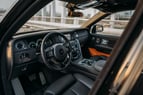 Rolls Royce Cullinan Black Badge (Schwarz), 2020  zur Miete in Abu Dhabi 3