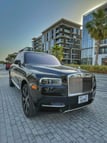 在迪拜 租 Rolls Royce Cullinan (黑色), 2021 0