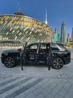 在迪拜 租 Rolls Royce Cullinan (黑色), 2021 3