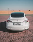 在迪拜 租 Tesla Model 3 (白色), 2020 2