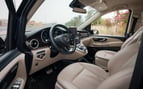 Mercedes V250 (Azul), 2019 para alquiler en Abu-Dhabi 4