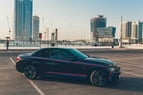 BMW 430i Cabrio (Negro), 2018 para alquiler en Dubai 0