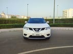 Nissan Xtrail (Blanco Brillante), 2016 para alquiler en Dubai 4