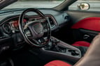 Dodge Challenger (Gris Oscuro), 2019 para alquiler en Dubai 3