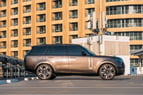 Range Rover Vogue HSE (Gris Oscuro), 2023 para alquiler en Dubai 1